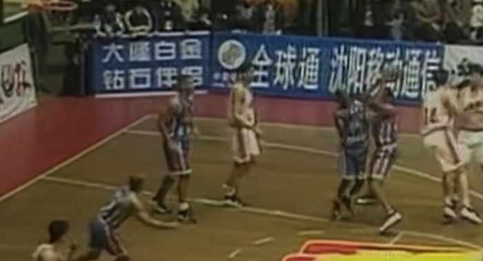 1998沈阳全明星：外援对决本土的绝杀与场面冲突